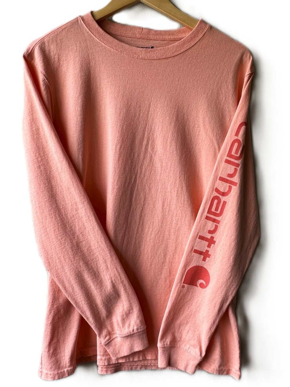 Carhartt Women’s Loose Fit Logo Sleeve Long Sleeve T-Shirt Pink Medium